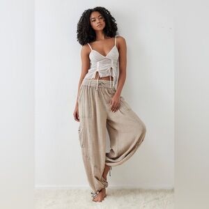 OUT FROM UNDER Cabot Utility
Lounge Pants beige size M